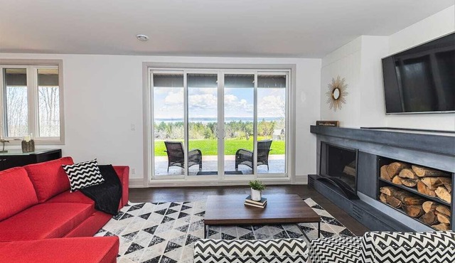 Contemporary Million Dollar View Getaway