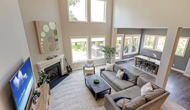 Contemporary modern home in Excelsior. close to lake and shops