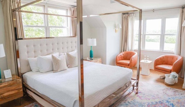 Contemporary Montview Room at The Inn at Stinson Vineyards