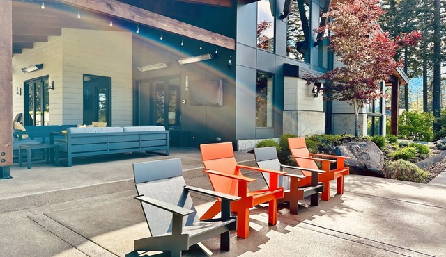 Contemporary Mountain Digest with views, privacy, and fun for the whole family