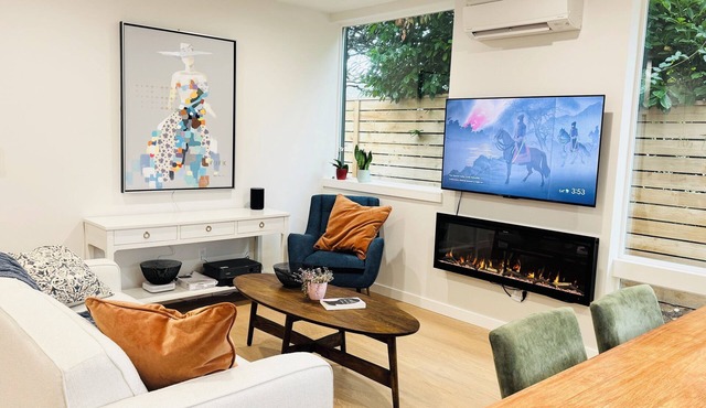 Contemporary new 2-bedroom house in Greenwood area, Seattle with WiFi, AC