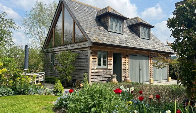 Contemporary Oak Barn in Stunning Cotswold Countryside close to Moreton-in-Marsh