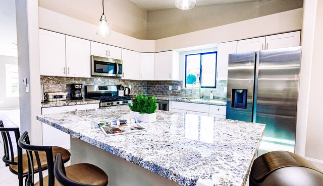 Contemporary Oro Valley Retreat - Mountain Views!
