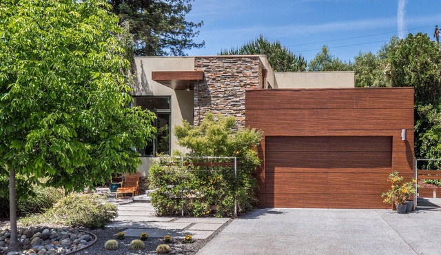 Contemporary Palo Alto Home Convenient to Silicon Valley