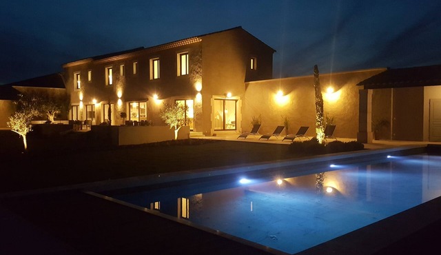 Contemporary Provencal farmhouse near Avignon and St Rémy de Provence, Alpilles