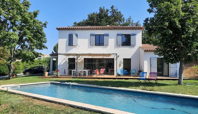 CONTEMPORARY PROVENCAL MAS WITH SWIMMING POOL 11m