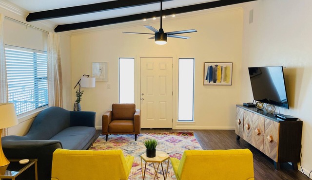 Contemporary Remodeled 6 Bed 4 Bath Apartment