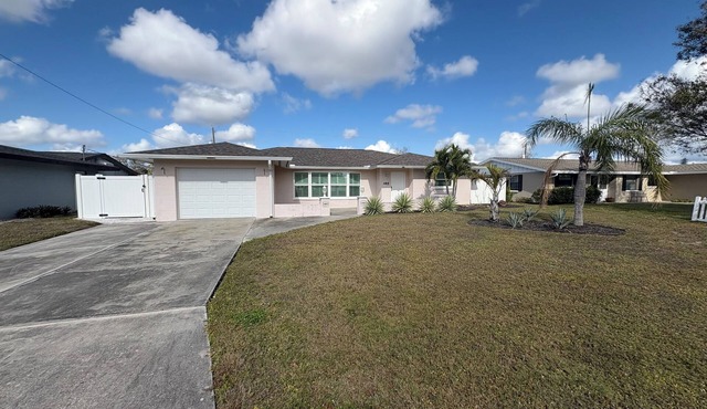 Contemporary Remodeled, minutes from beach!