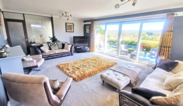 Contemporary retreat with fantastic views, hot tub and large garden