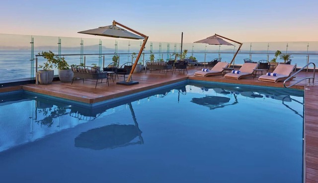 Contemporary Rooms Overlooking Ocean – Close to Local Sights - 3 Units