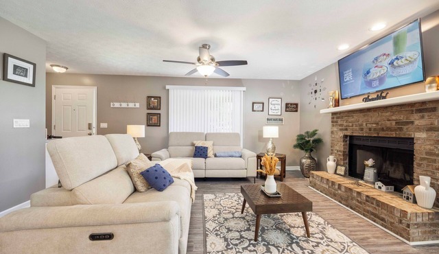 Contemporary Rustic Luxe Retreat - Near FT Moore