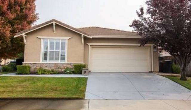 Contemporary Sacramento Roseville House with Pool
