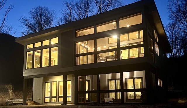 Contemporary Shenandoah Cabin - by Old Rag & SNP - Work and Play - Fiber Wifi!