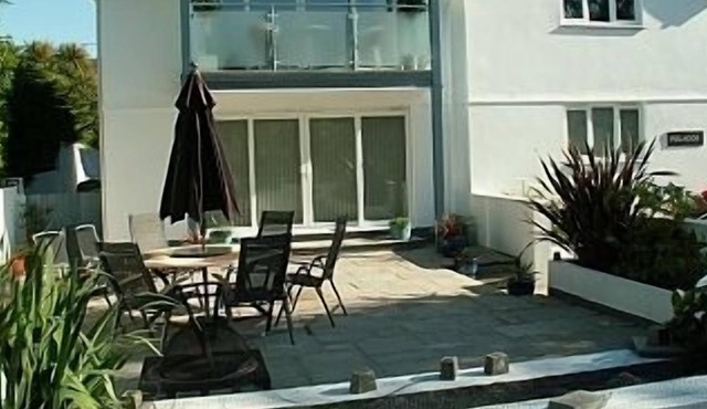 Contemporary Spacious, Close To Beach St Ives /Carbis Bay sea glimpses