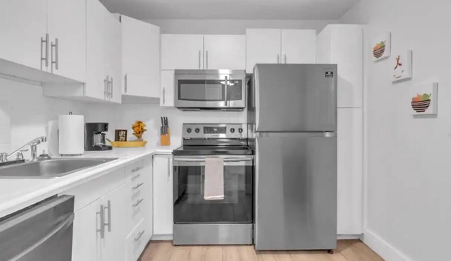 Contemporary & stylish 1/1.5 Condo - Pembroke Pines