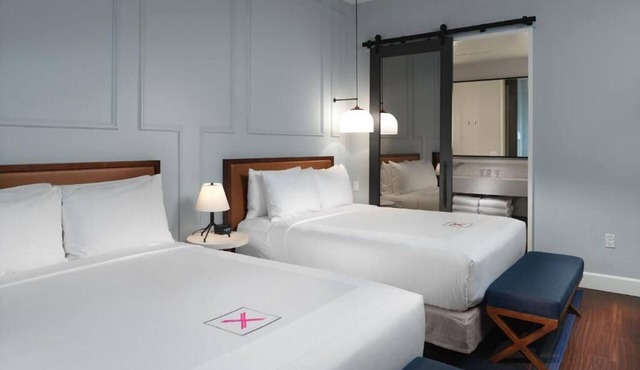 Contemporary Suite in San Francisco, Axiom Hotel, Meta Queen | 2 units