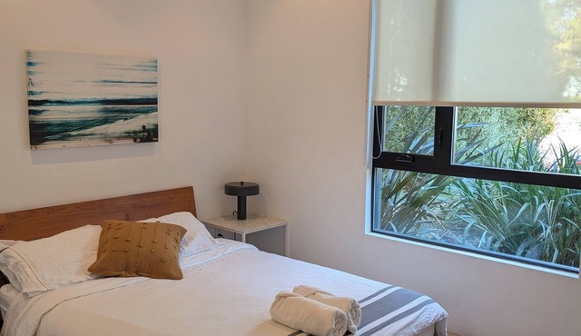 Contemporary suite in Santa Monica with private entrance
