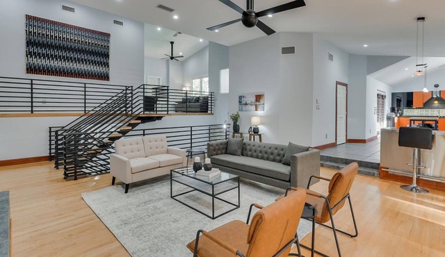 Contemporary Tri-level Home Close to Downtown