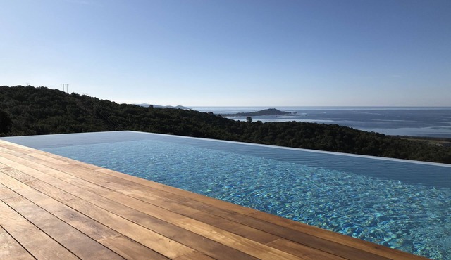 Contemporary upscale villa, pool, panoramic view of the Gulf of Ajaccio