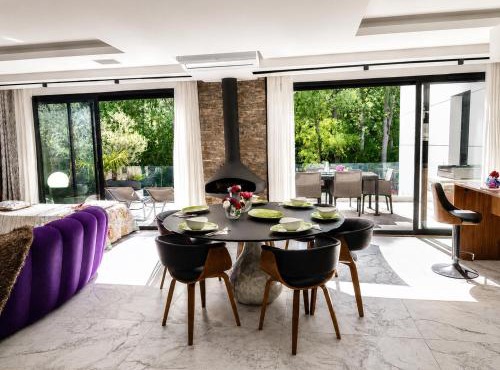 Contemporary villa between Paris and Disneyland
