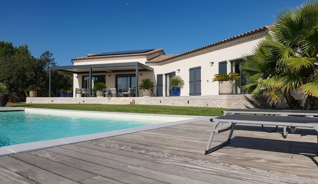 Contemporary villa with view and heated pool – St Restitut, Drôme Provençale
