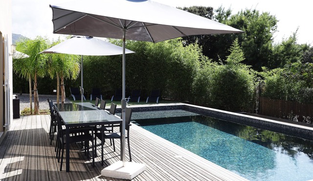 Contemporary villa classified 4 * with private swimming pool