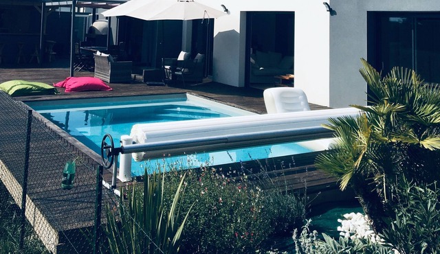 CONTEMPORARY VILLA 15 min from the Ocean