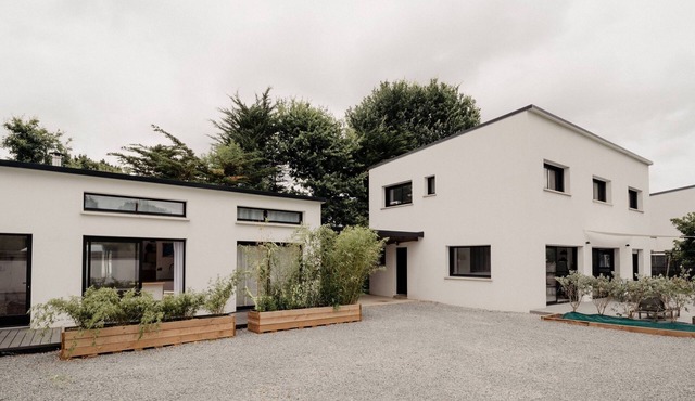 Contemporary villa 160m2 + independent house 35 m2