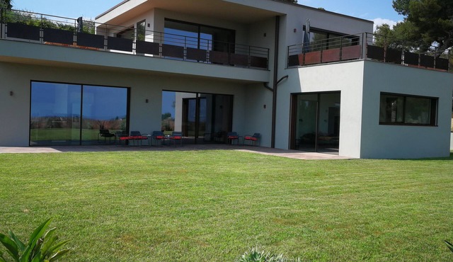 CONTEMPORARY VILLA 350 m2 SEA VIEW SWIMMING POOL