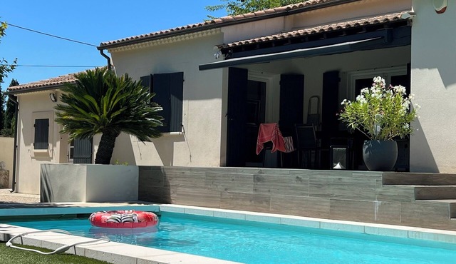 Contemporary villa between Avignon and St Rémy de Provence with private pool