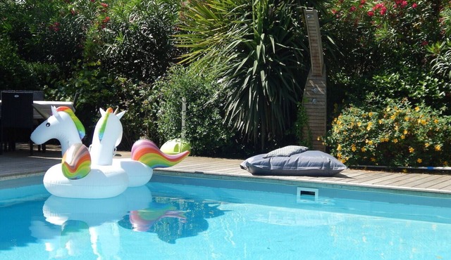 Contemporary villa with swimming pool, near tennis and golf