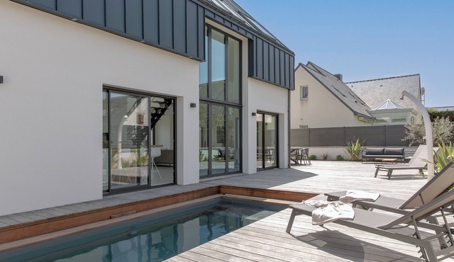 Contemporary villa