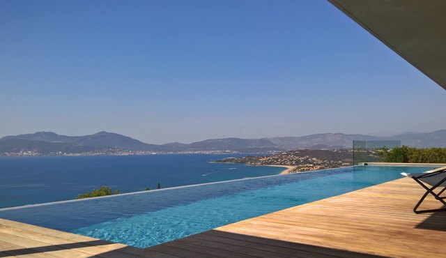 CONTEMPORARY VILLA EXCEPTIONAL VIEW