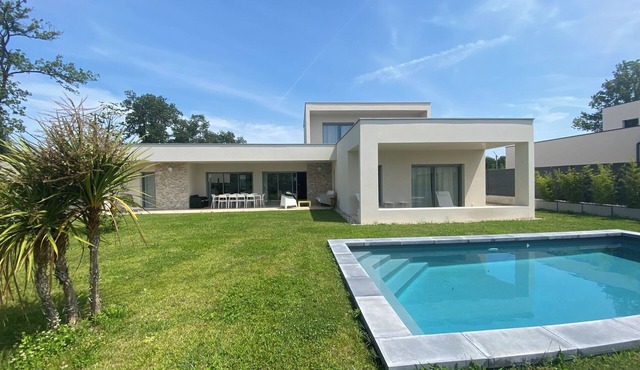 Contemporary villa in Drôme Provençale with swimming pool close to amenities