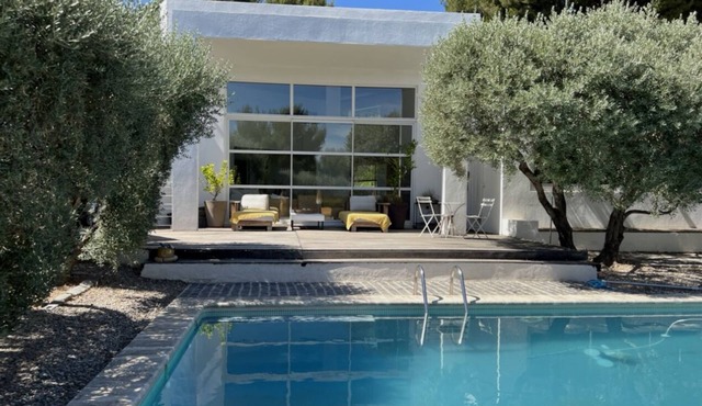 Contemporary Villa in the trees in Marseille