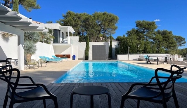 Contemporary villa in Peypin, near Aix-en-Provence and Cassis