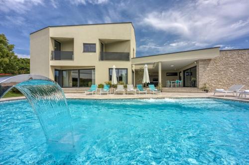 Contemporary Villa Nada with Pool and Sauna