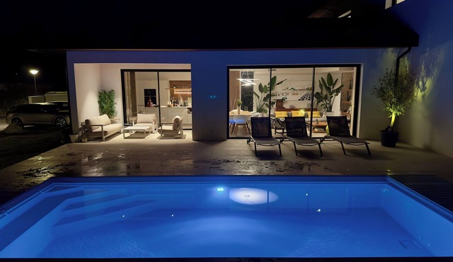 Contemporary villa near the ocean Landifornie