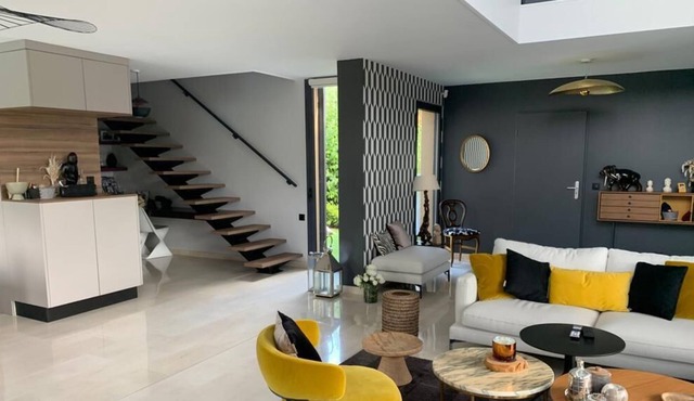 Contemporary villa - West Lyonnais