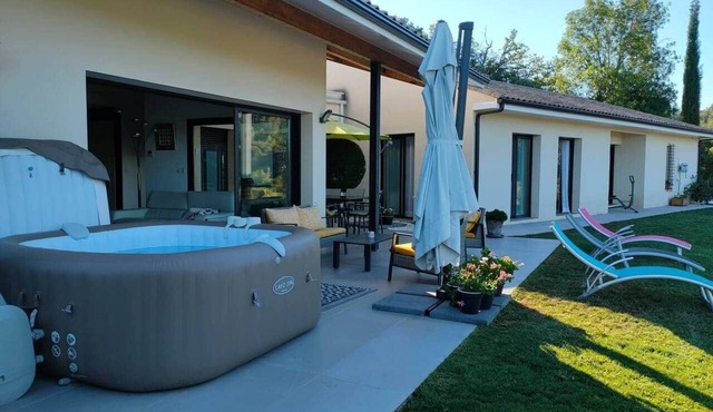 Contemporary Villa with Panoramic Views