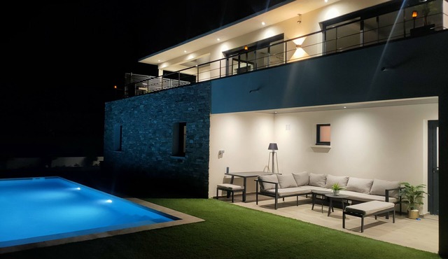 Contemporary villa with heated pool just 10 minutes from the beach