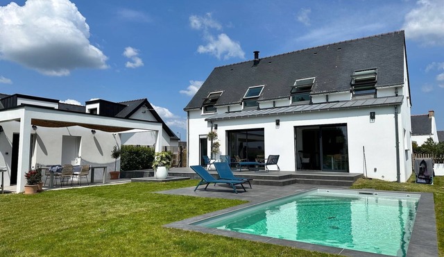 Contemporary villa with swimming pool, Ria d'Etel