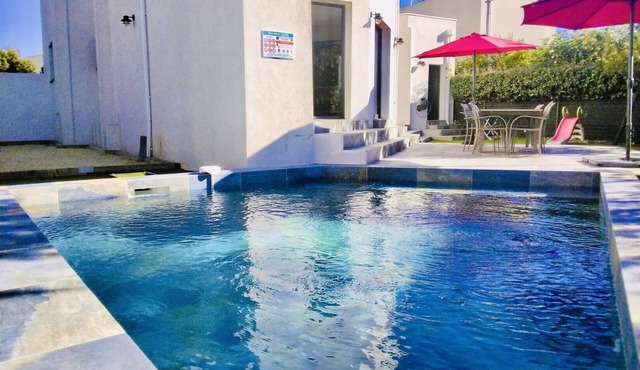 Contemporary villa with air-conditioned pool 50 m from the beach