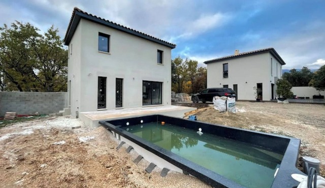 Contemporary villa with pool at the foot of the Ventoux