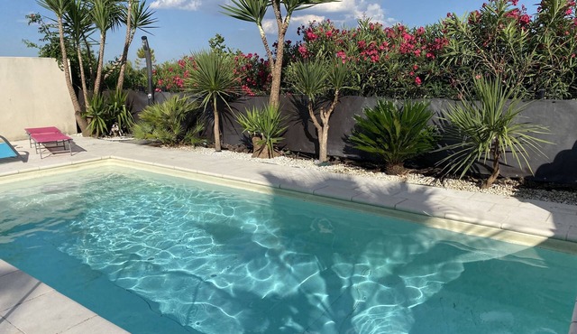 Contemporary villa with pool near the sea and the pond of the Gold
