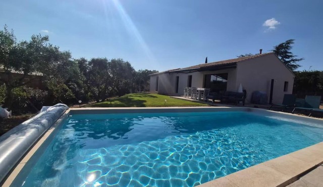 Contemporary villa with pool and SPA