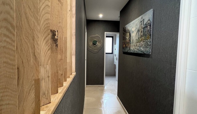 Contemporary villa with garden, swimming pool, air conditioning.