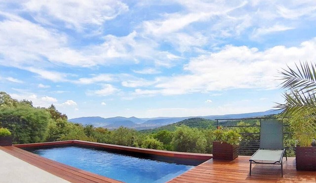 CONTEMPORARY VILLA WITH AMAZING VIEW OF LAKE SALAGOU