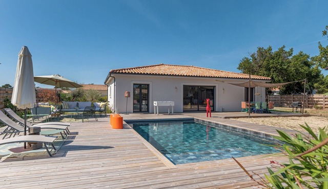 Contemporary villa with swimming pool and garden 900 m2 - Ideal for SUMMER and WE in May/June