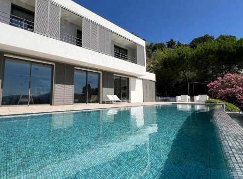 Contemporary Villa with Sea View, Infinity Swimming pool, Gym , Cinema room,Lift